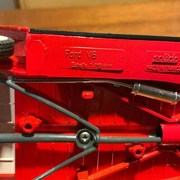 Solido Ford V8 Pick Up 1936 Budweiser Graphics Model Truck 1/19 Scale - Picture 9 of 10